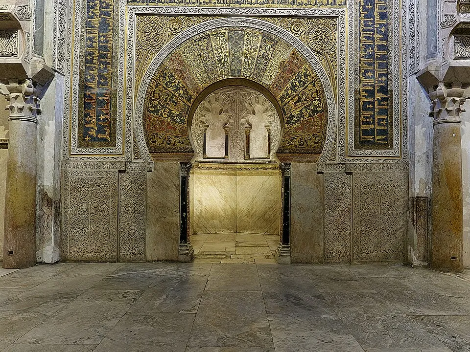The mihrab, with gold mosaics.