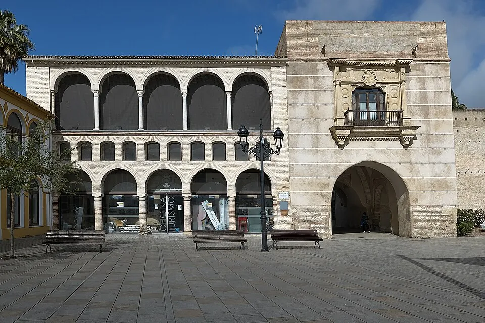 The Puerta del Sol, in the wall of Palma del Río.